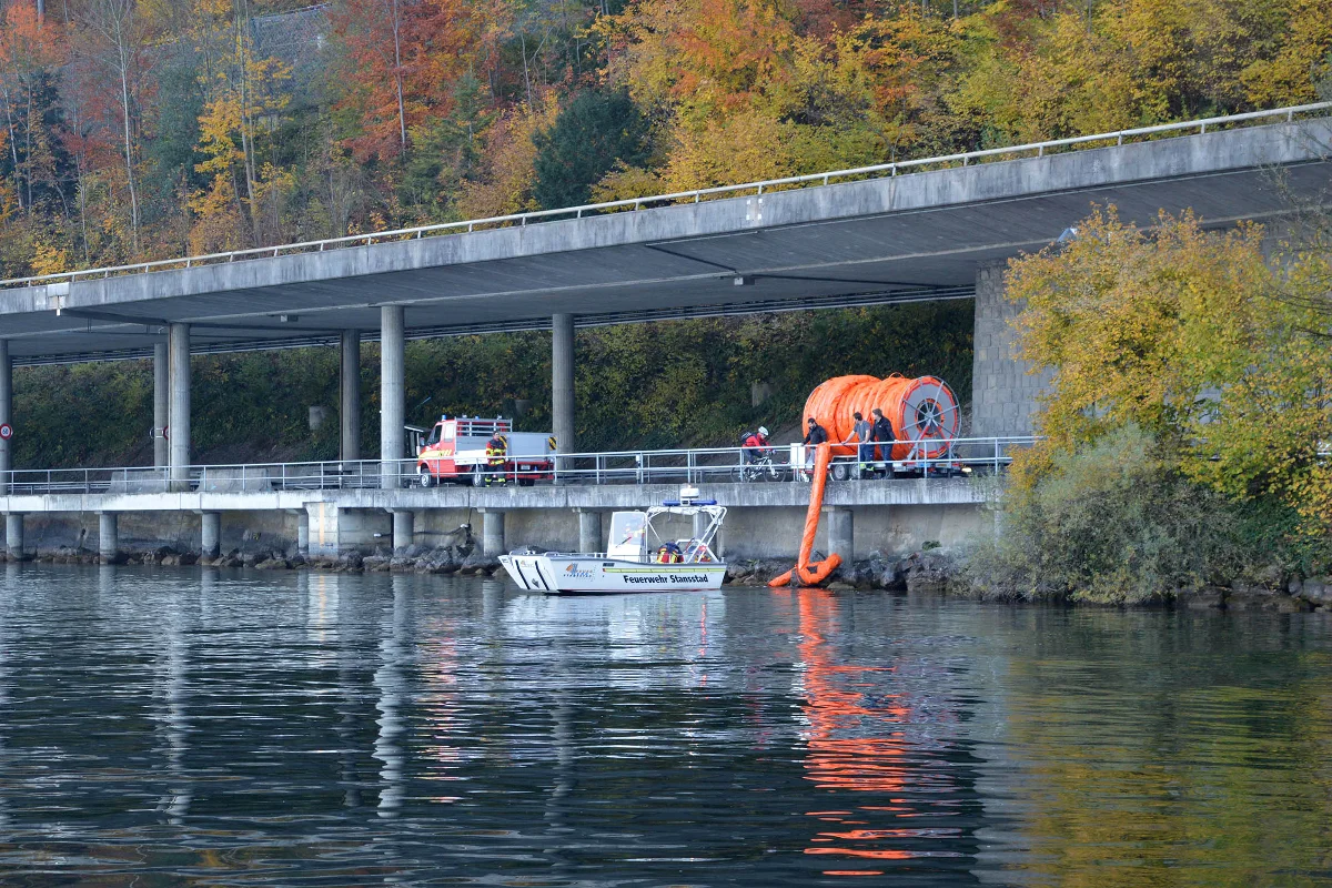 Ölunfall im Bootshafen von Hergiswil