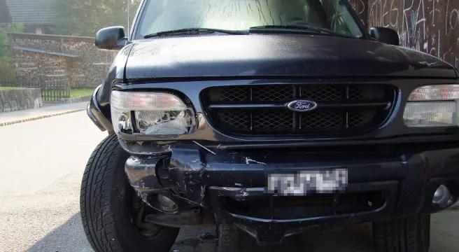 Berneck SG - Autolenkerin (23) überschlägt sich nach Kollision