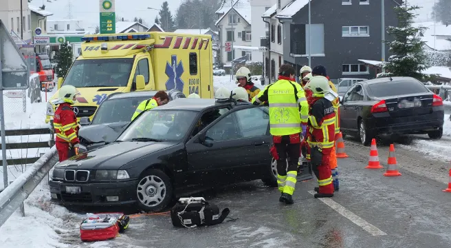 Bei Kollision in Gommiswald eingeklemmt