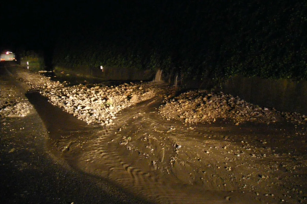 Biber überschwemmt die A1 in Courgevaux