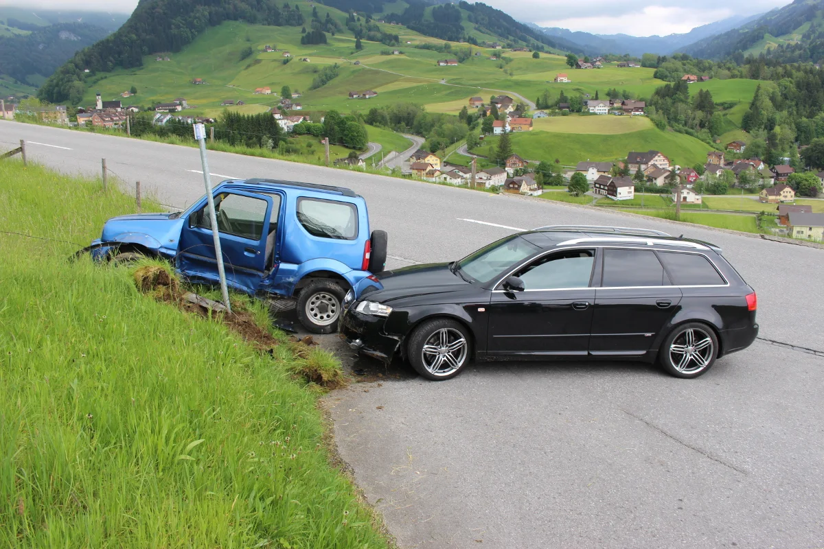 Zeugenaufruf - Wegen Überholmanöver in Appenzell verunfallt