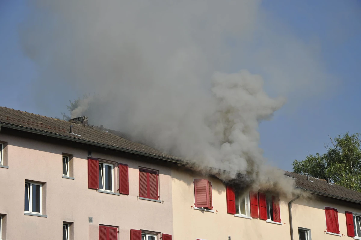 Feuer in Bellacher Mehrfamilienhaus