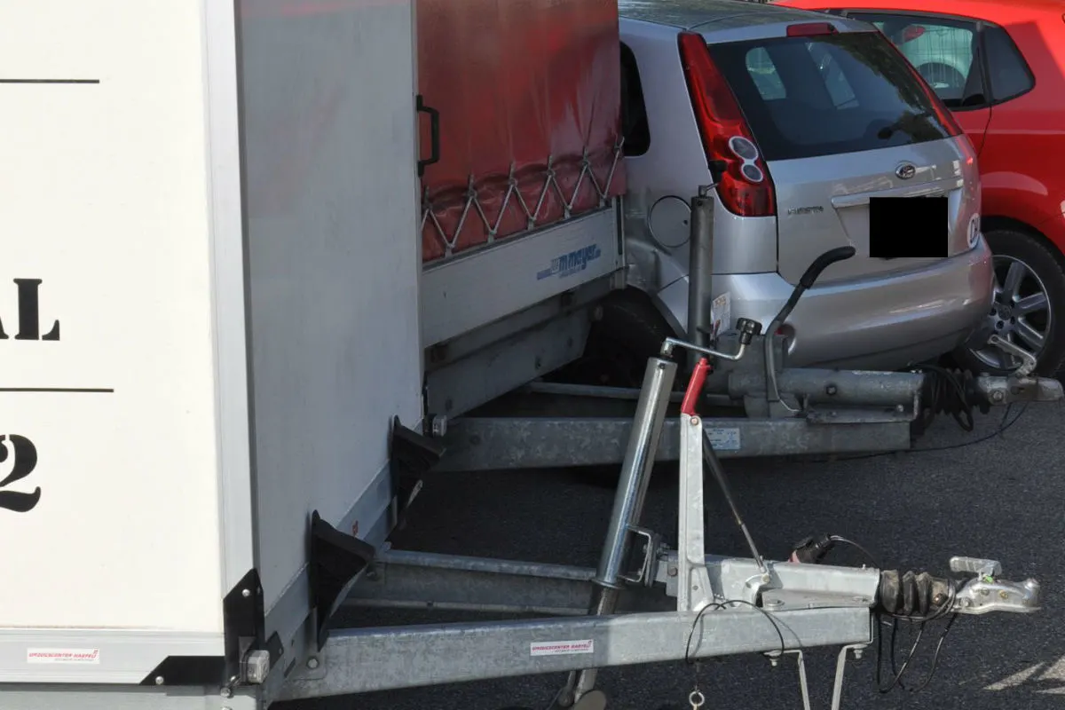 Biberist: Ein Auto und zwei Anhänger beschädigt