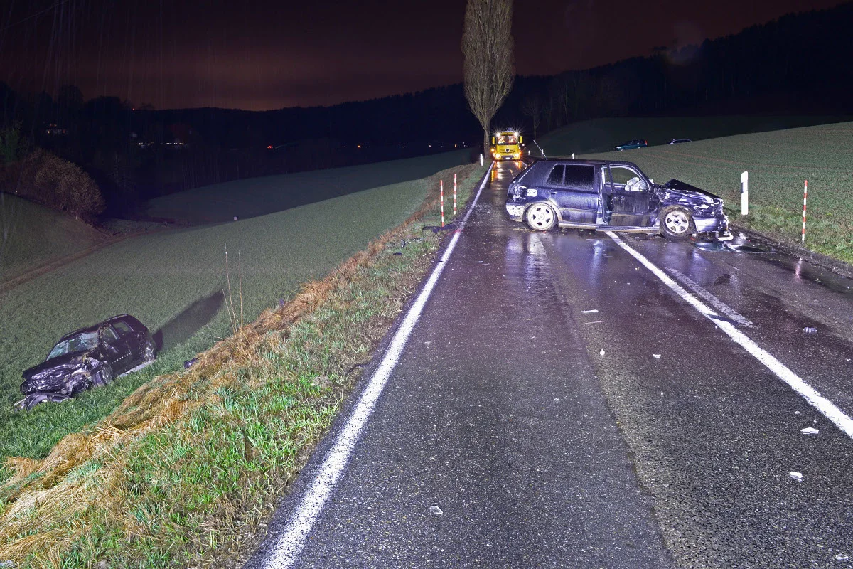 Roggliswil LU - Zwei Verletzte bei frontaler Kollision zweier Autos