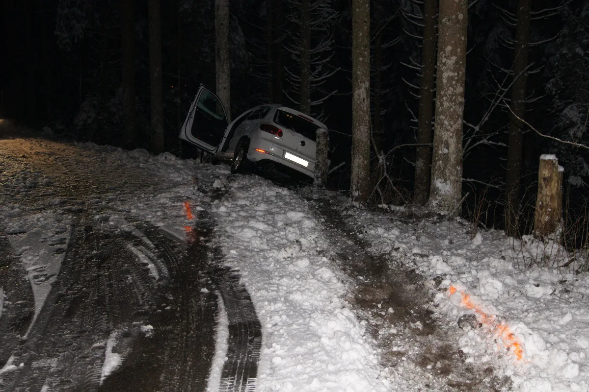 Riesenglück in Oberägeri! Auto stoppt vor Abgrund