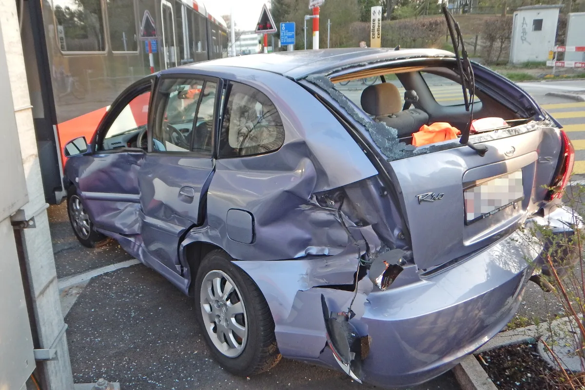 Frauenfeld TG - Auto von Dienstzug erfasst