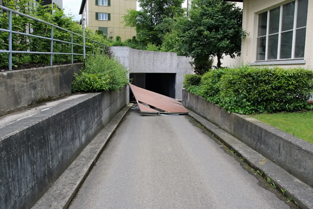 St. Gallen: Auto geklaut und Garagentor beschädigt