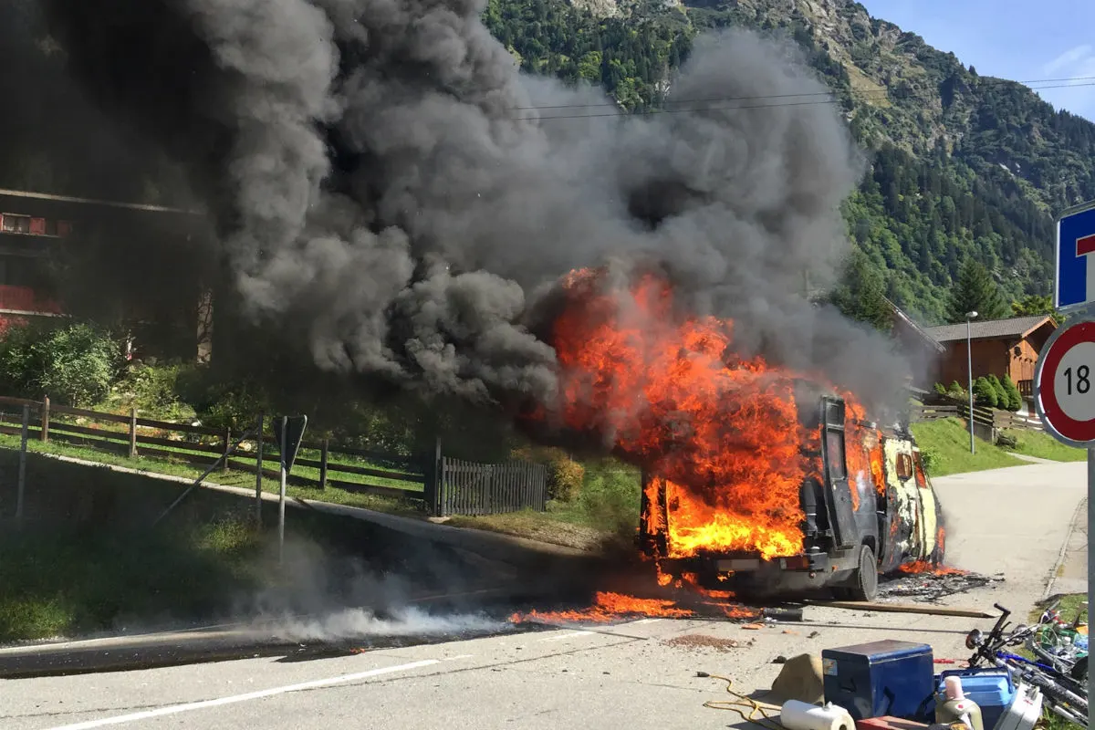 Pian San Giacomo GR - Wohnmobil ein Raub der Flammen