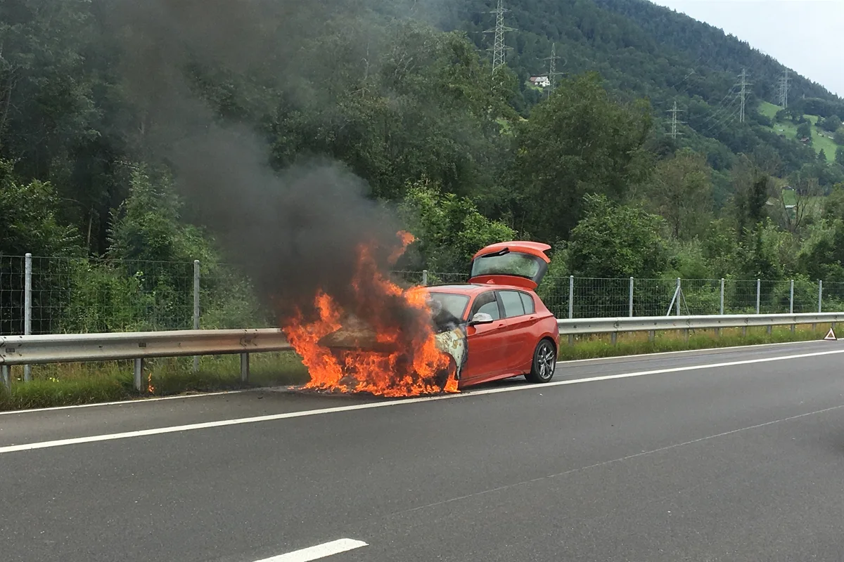 Auto auf der A13 in Landquart GR ausgebrannt