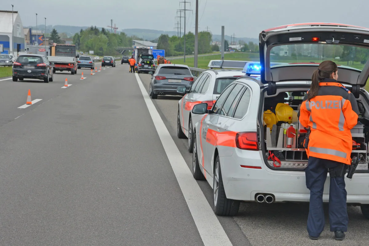 Frauenfeld TG - Mann auf der Autobahn von Kleinwagen erfasst