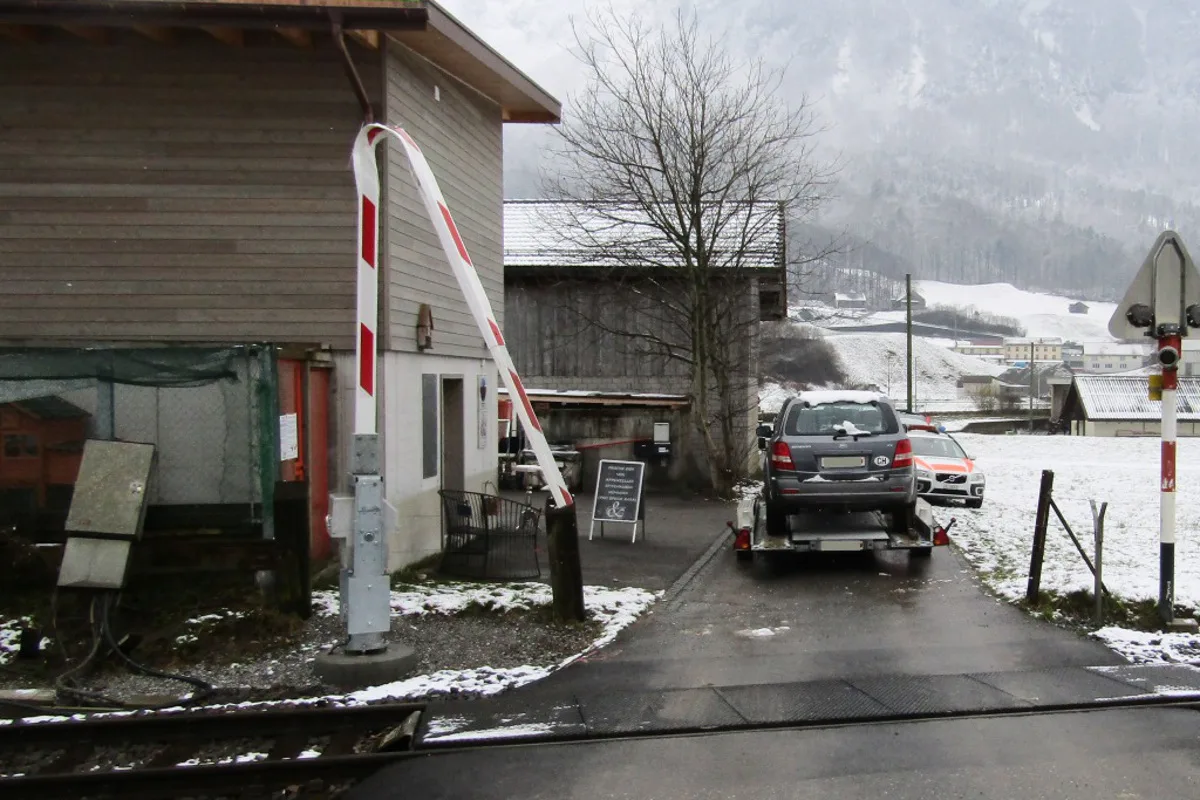Barriere in Ennenda erfasst