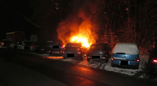 Nächtlicher Autobrand in Birsfelden - Wurde das Feuer gelegt?