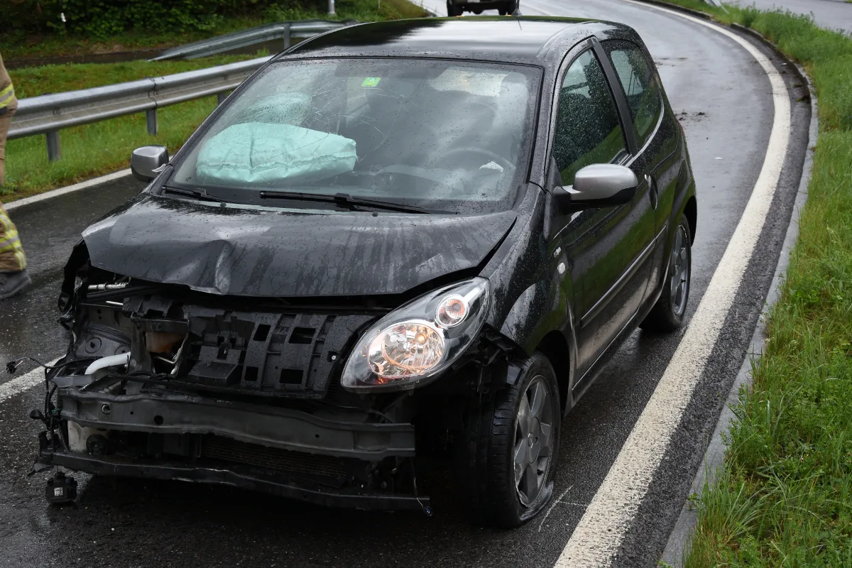 Jona SG - Alleinunfall wegen Öl