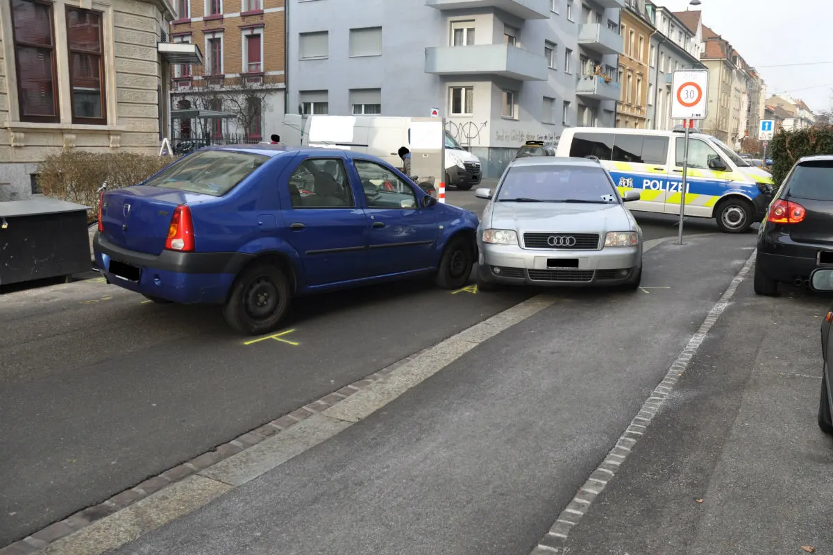 Basel BS - Auto unter Drogeneinfluss geklaut und Unfall gebaut