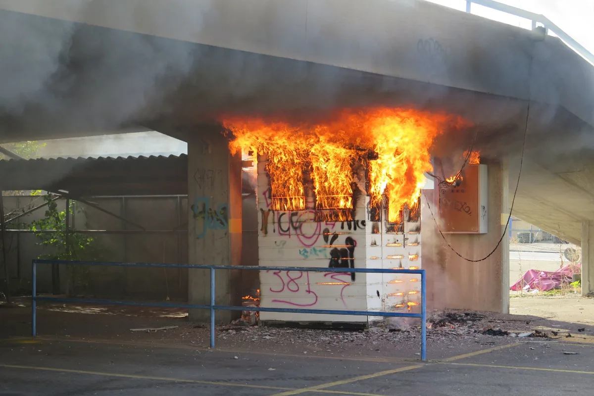 Kleine Holzbaracke in Muttenz niedergebrannt