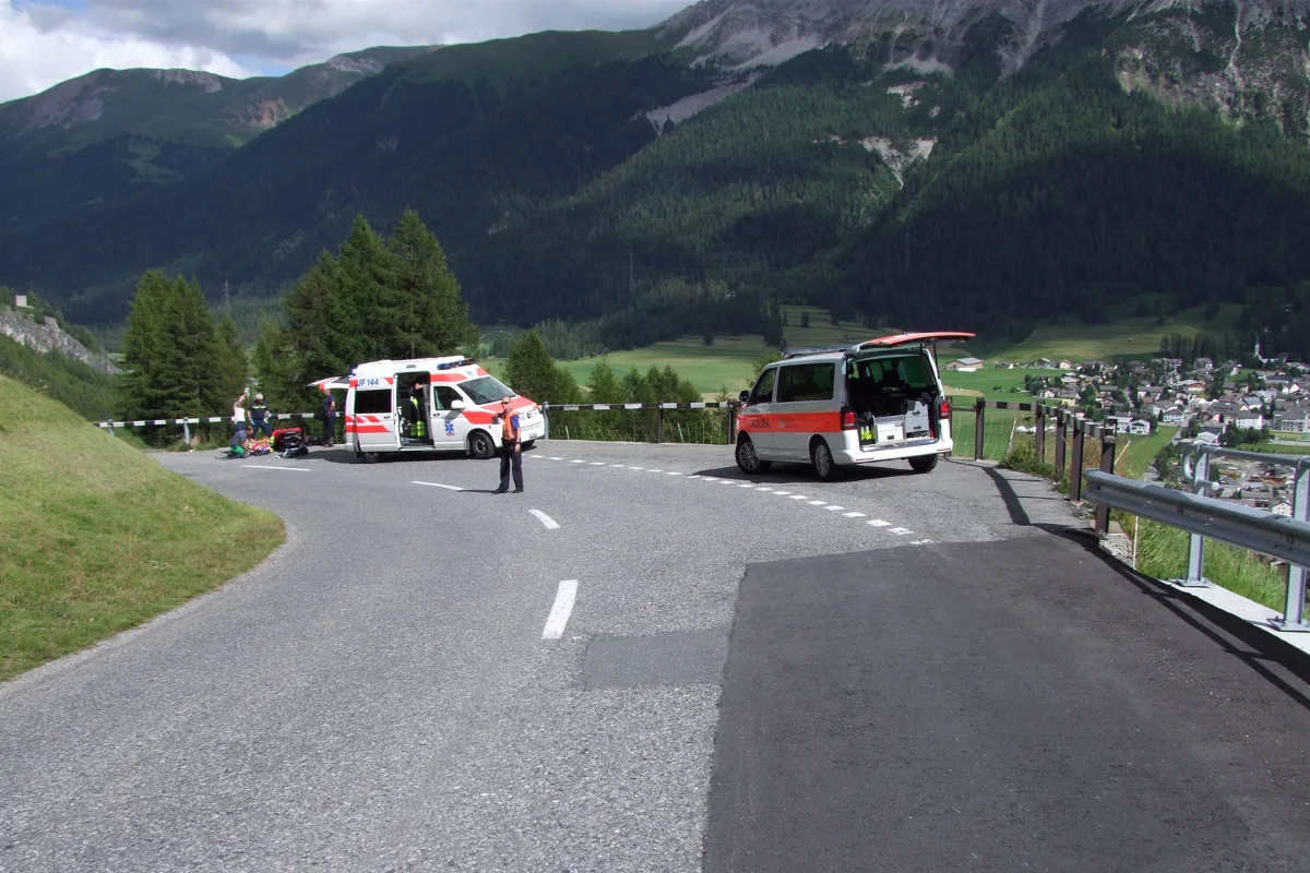 La Punt-Chamues-ch GR: Rennradfahrer bei Sturz verletzt