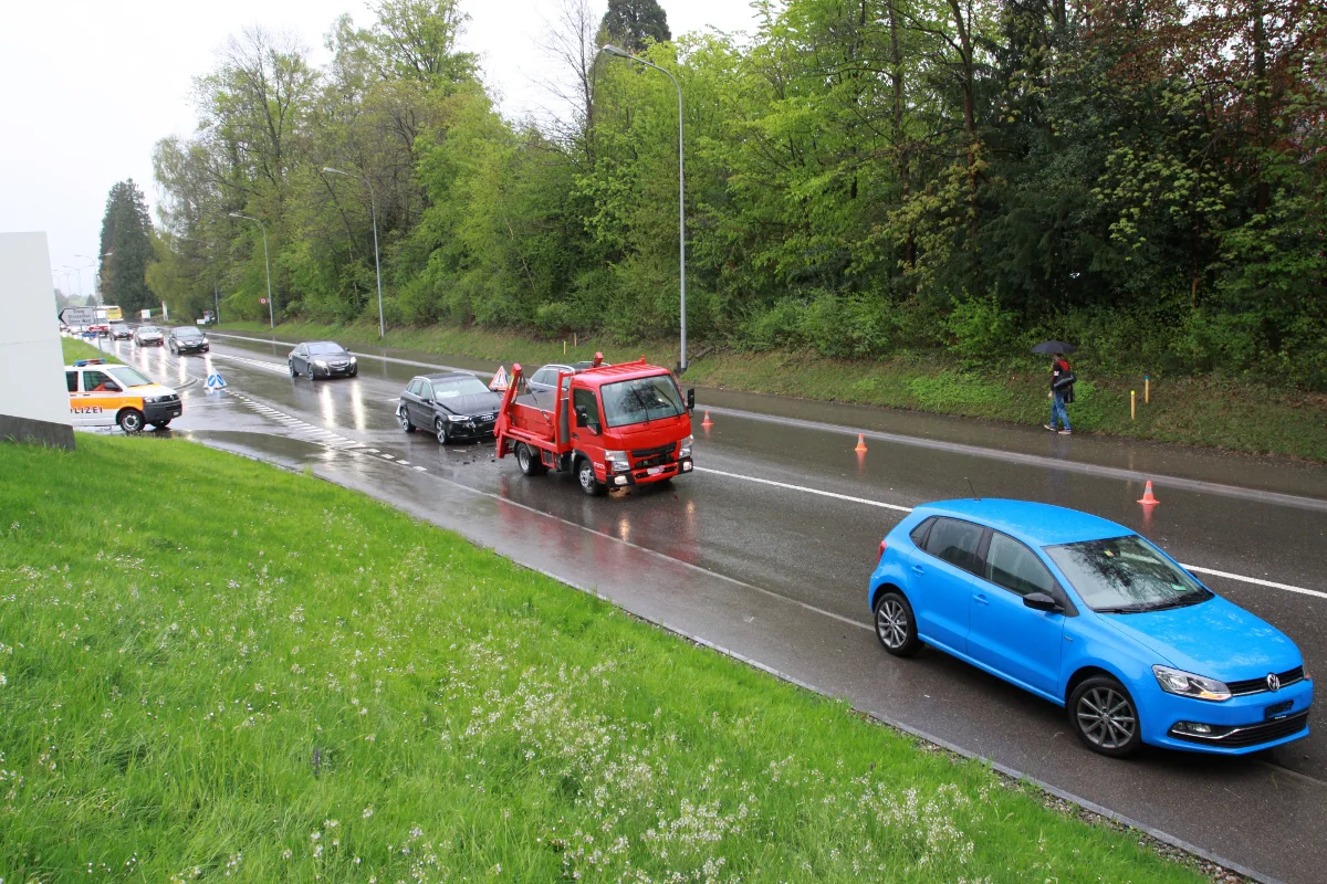 Kollision zwischen vier Autos in St. Gallen - Zeugenaufruf