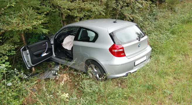 In Schwarzenbach von der Strasse abgekommen