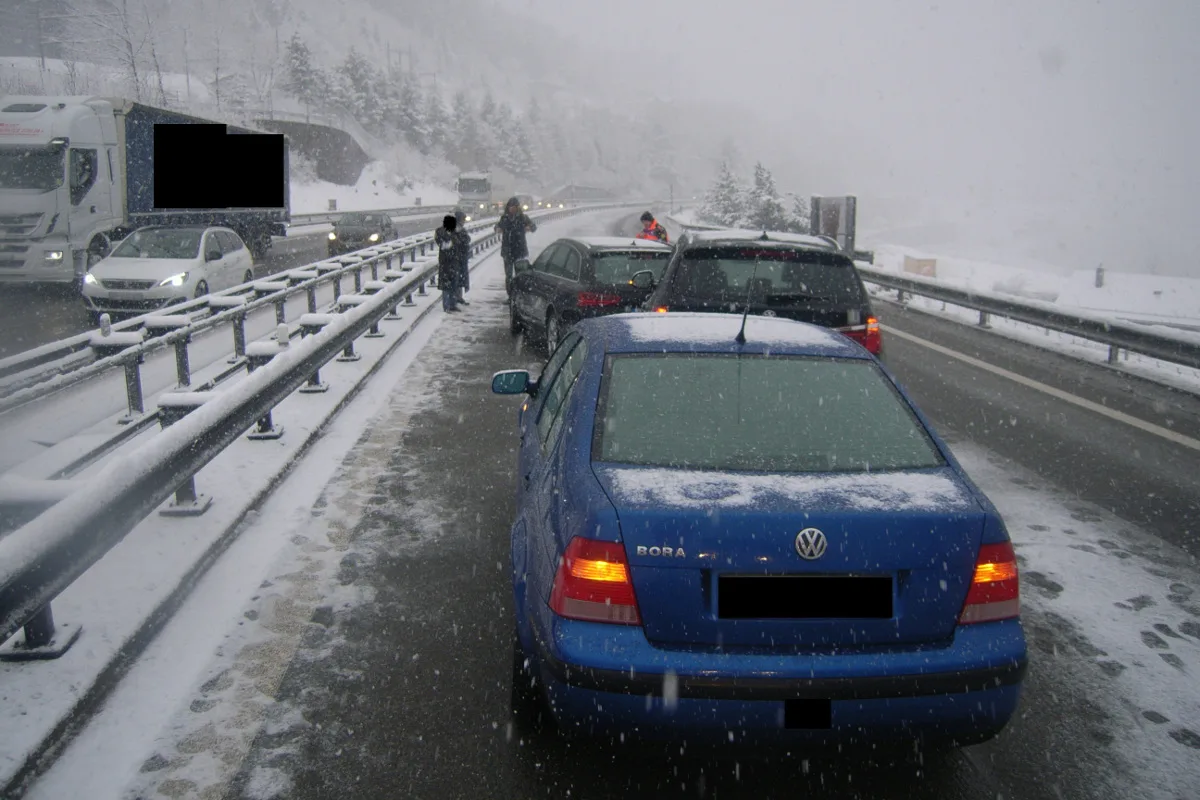 Auffahrcrash auf der A2 bei Wassen