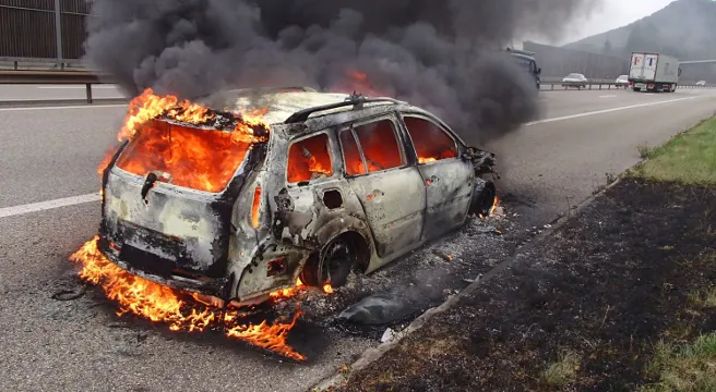 Auto auf der A3 bei Mumpf ausgebrannt