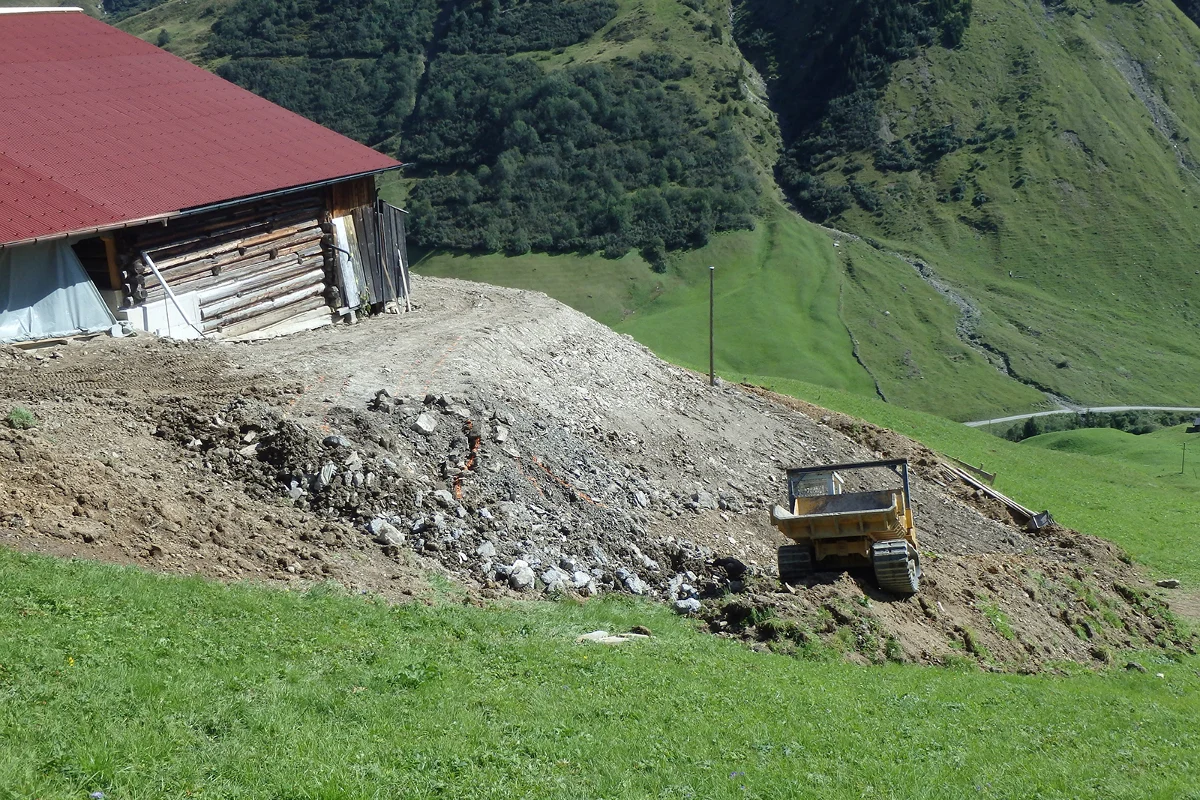 Überschlag eines Raupendumper bei St. Antönien - Arbeiter schwer verletzt