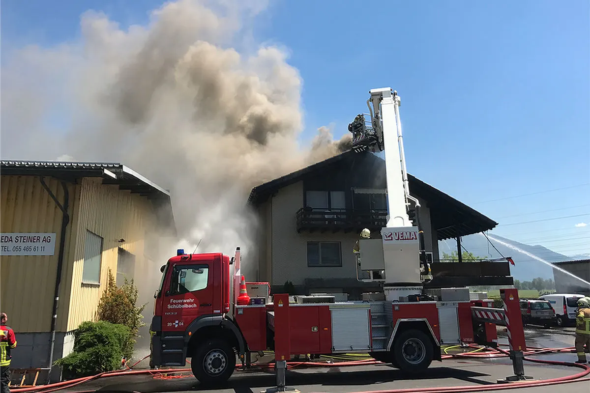 Tuggen SZ - Grossen Sachschaden bei Hausbrand
