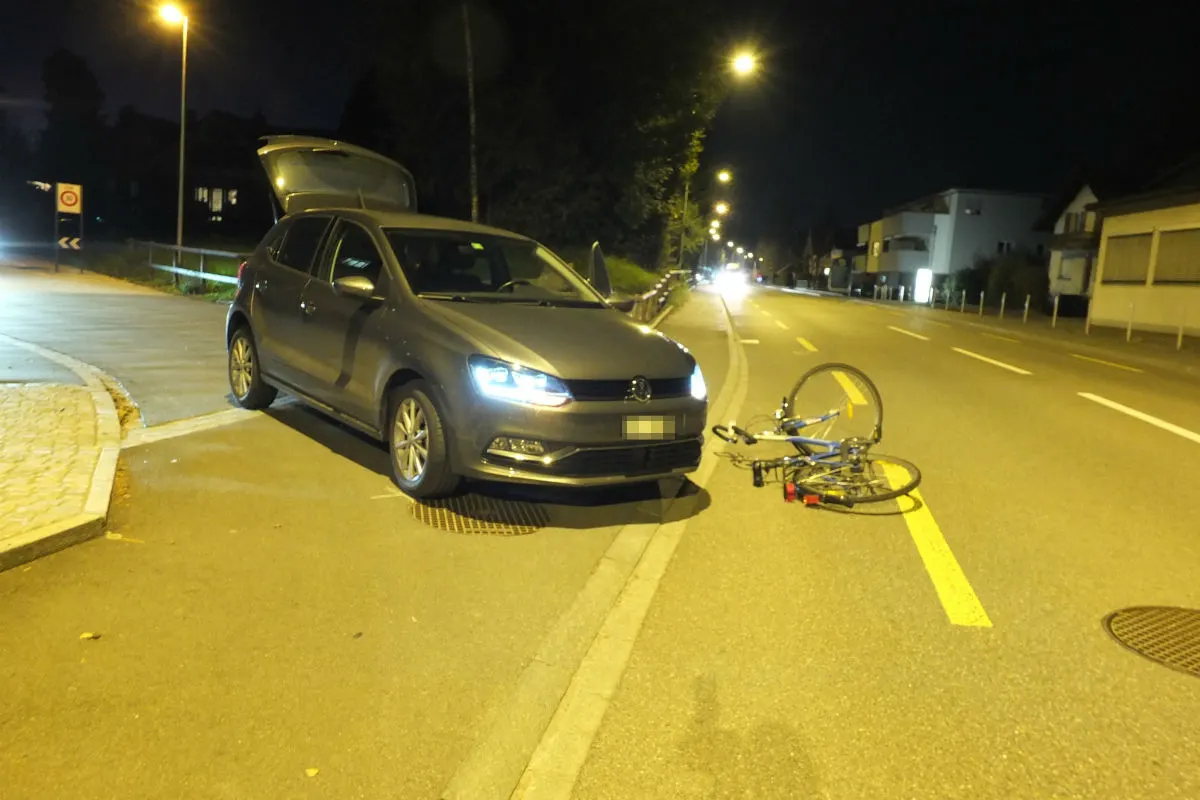 Diepoldsau SG - Auto mit Velo zusammengeprallt