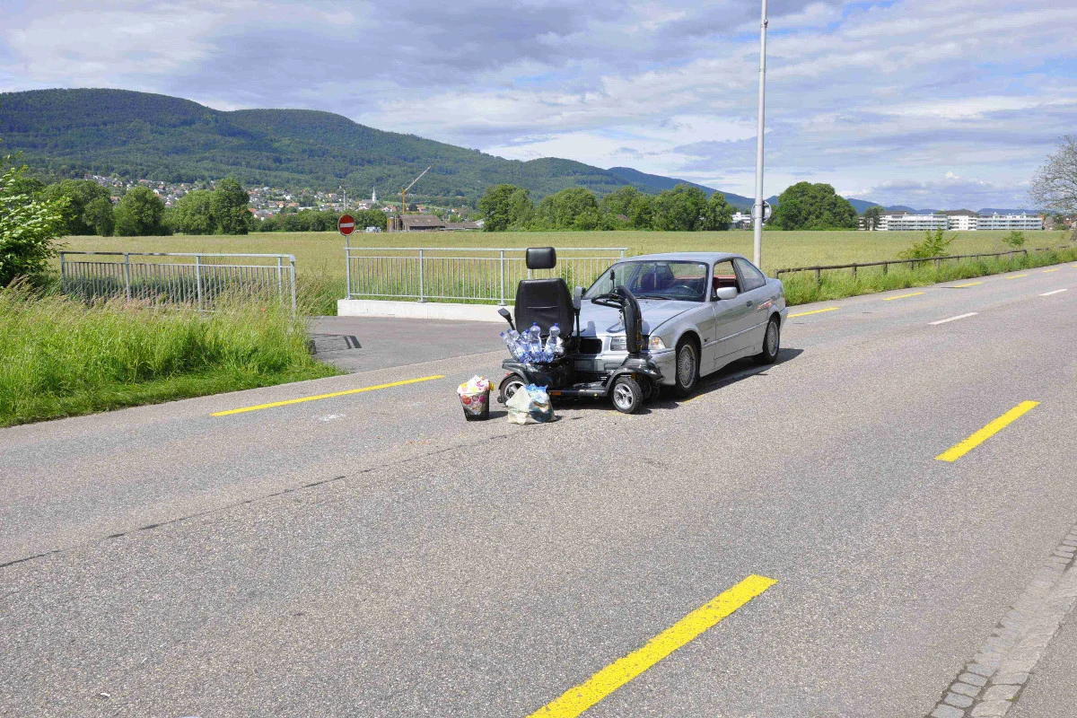 Invalidenfahrzeug in Gunzgen von Auto erfasst