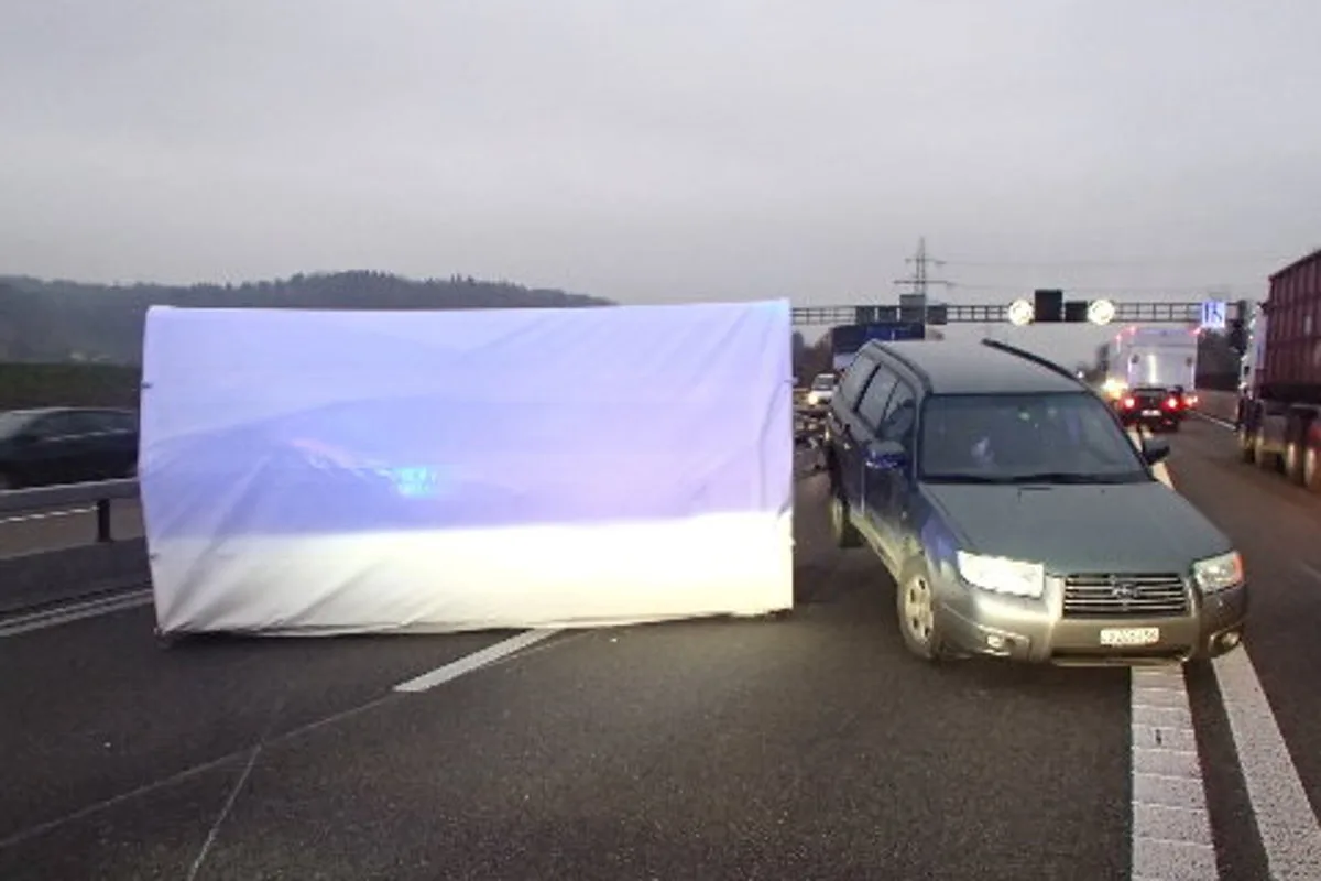 A1 Richtung Bern AG - Drei Verkehrsunfälle innert einer Stunde ergaben grosse Verkehrsbehinderungen