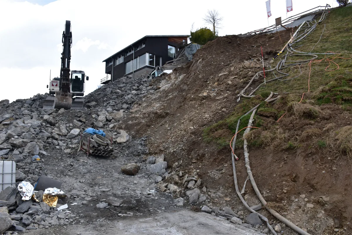 Schiers GR - Arbeiter von Stein getroffen
