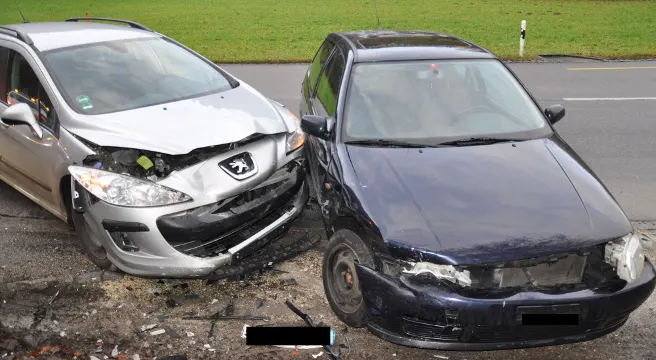 Frontalcrash nach Ausweichmanöver in Mümliswil 