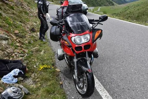 Sta. Maria Val Müstair GR - Zwei Verletzte nach Motorradunfall 