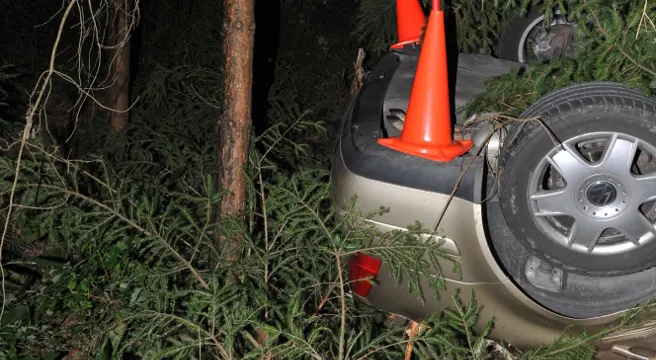 Mit Auto über Stützmauer geraten - Schwer verletzt in Schlatt bei Winterthur