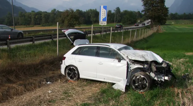 Auto durchschlägt in Trimmis Wildschutzzaun