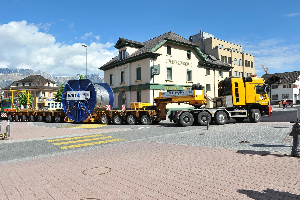Liechtenstein FL - Schwertransport verläuft reibungslos