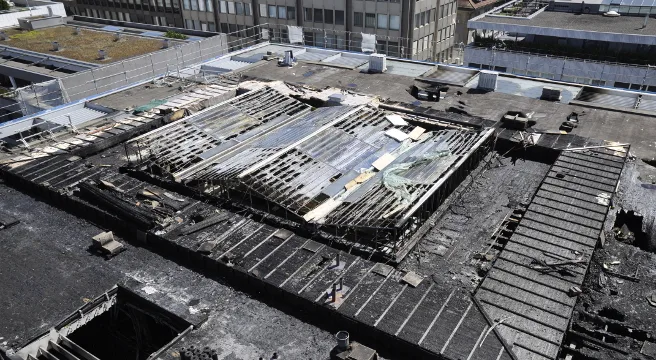 Brand auf Dach der Zuger Kantonalbank - Schaden in Millionenhöhe