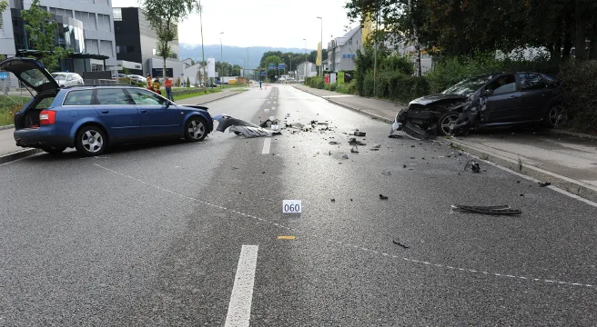 Crash in Schlieren fordert Verletzte 