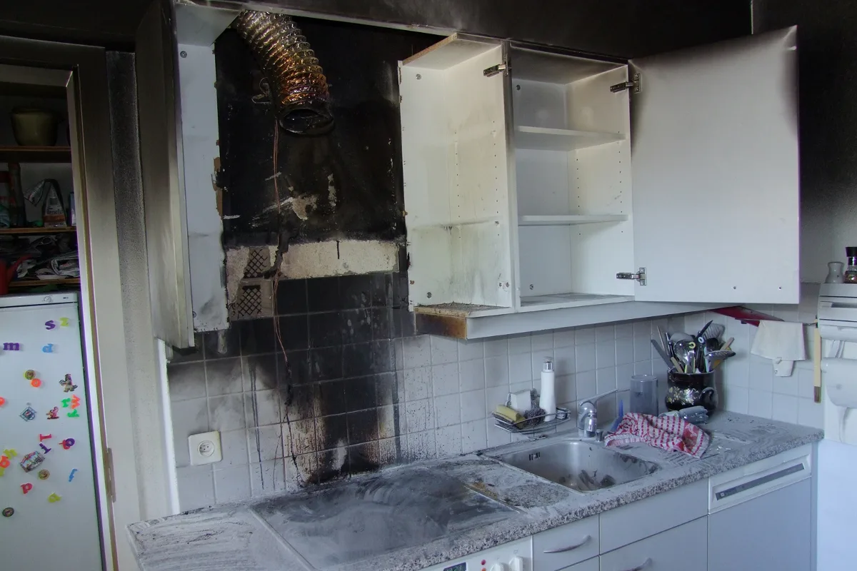 Küchenbrand in Ilanzer Mehrfamilienhaus