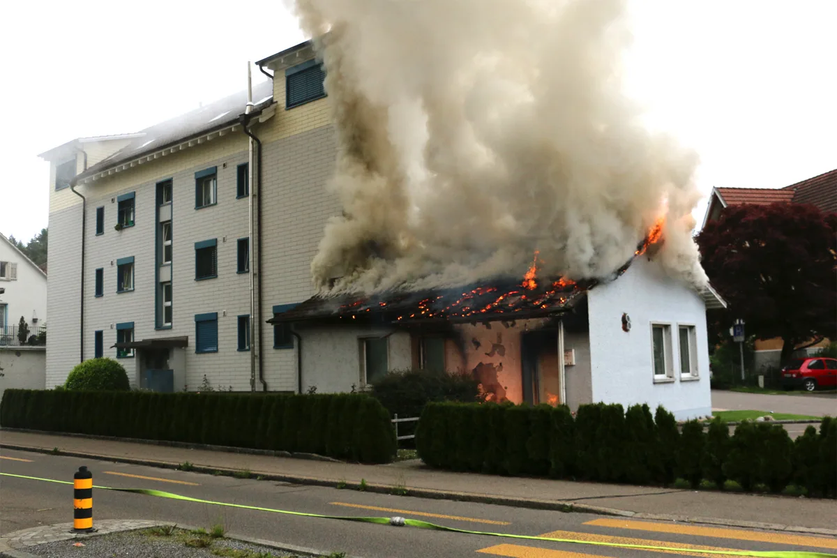 Brüttisellen: Haus-Anbau abgebrannt - Zeugenaufruf