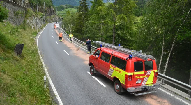 Zernez/Susch: Hydrauliköl verschmutzt Kantonsstrasse