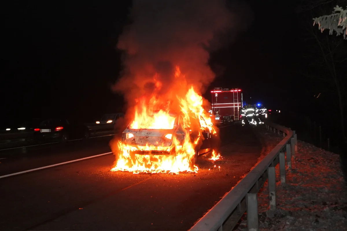 Henau: Wagen auf der A1 ausgebrannt
