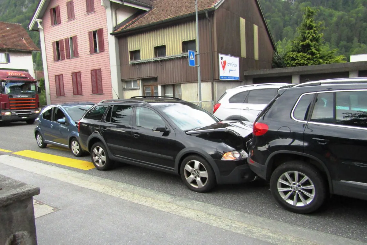 Unfall mit Sachschadenfolge in Näfels