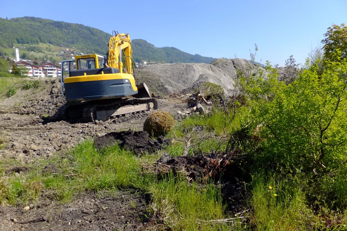 Zeugenaufruf aus Marbach - Unfug mit Bagger