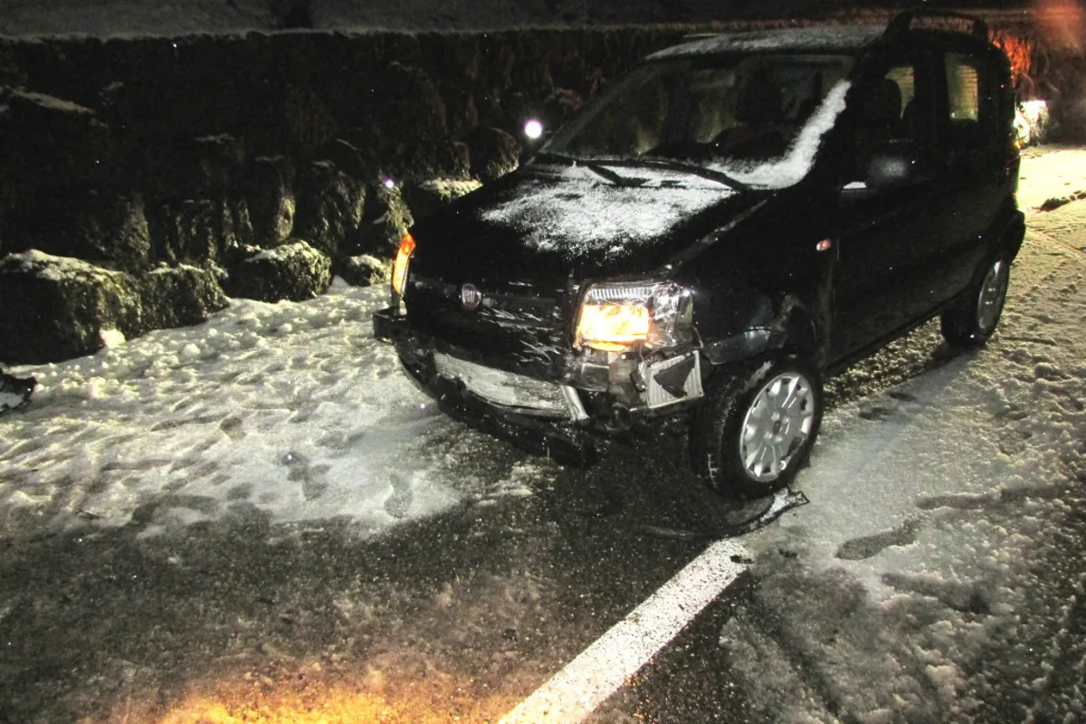 Engi: Auf schneebedeckten Strasse Kontrolle verloren