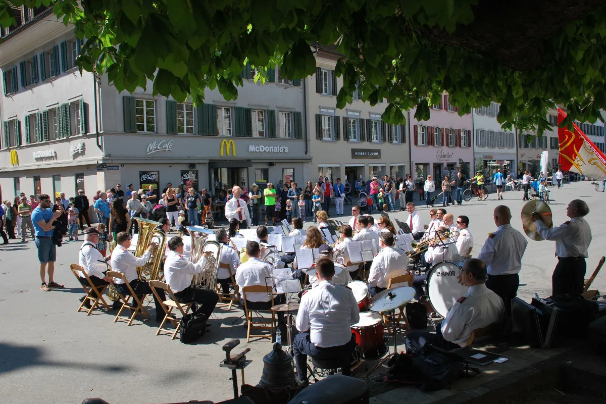 Zahlreiche Zuschauer-Scharen am Publikumstag der Kapo SO in Olten