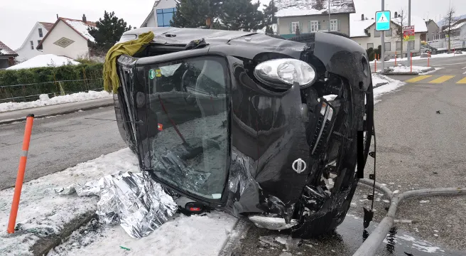 Auto bei Selbstunfall in Hägendorf überschlagen