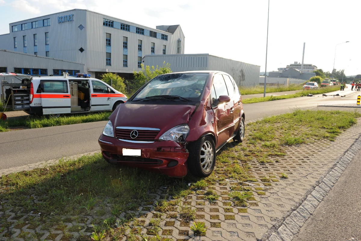Töfffahrer bei Crash in Otelfingen schwer verletzt