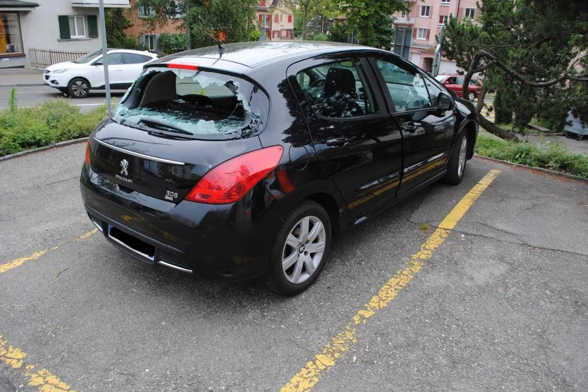 Zeugenaufruf Neuhausen SH: Auffahrkollision zwischen Velo und Auto