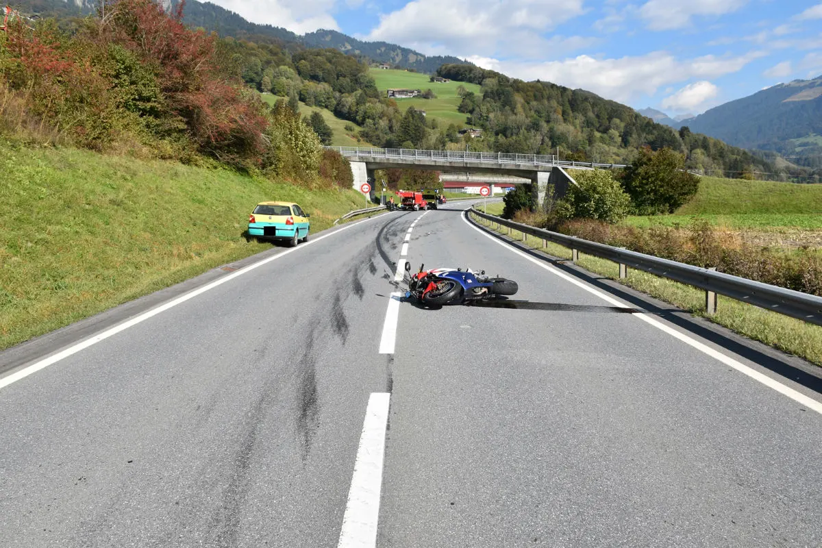 Grüsch GR - 58-jähriger Töfffahrer stirbt nach Unfall