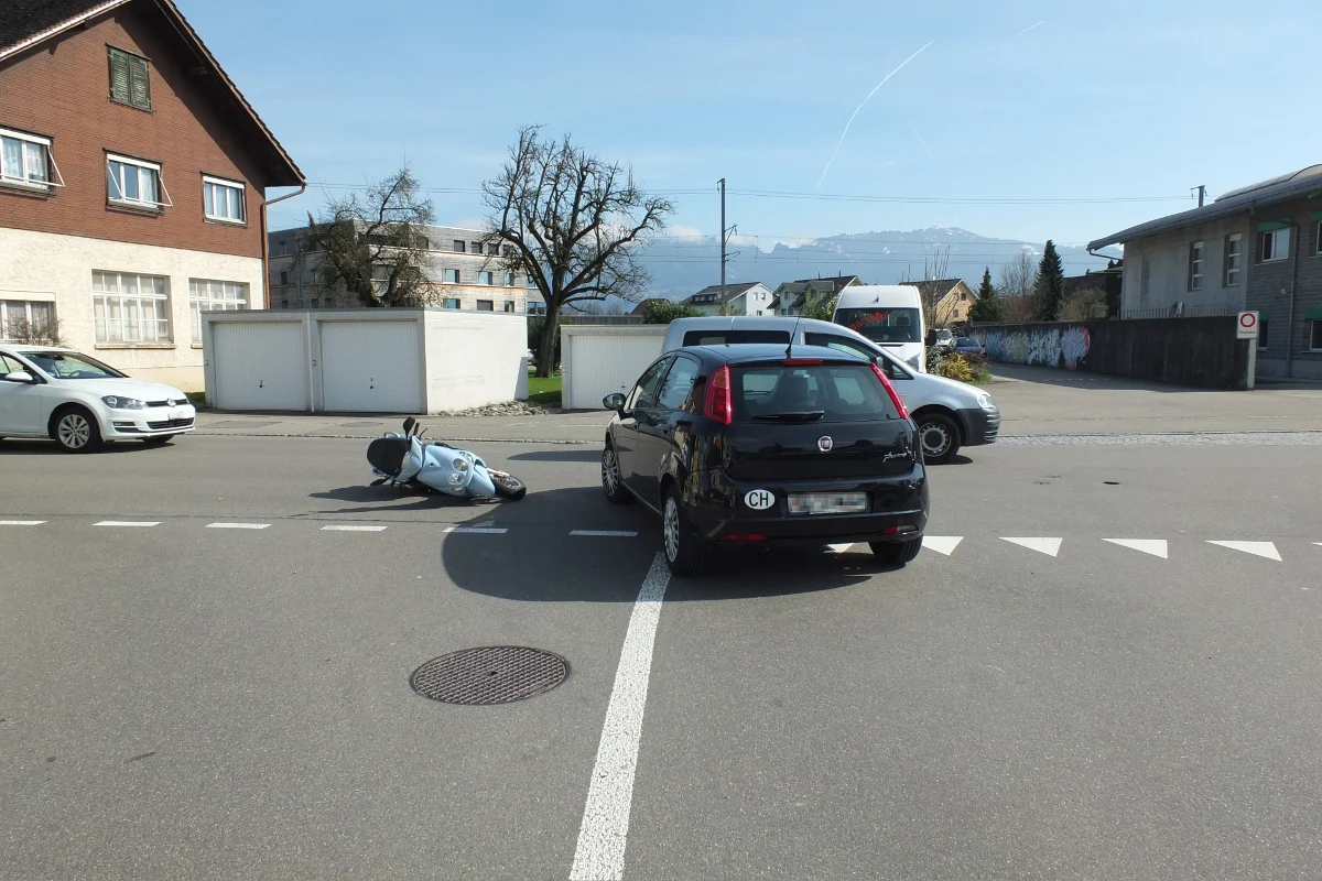 Heerbrugg SG - Betagter Autolenker schiesst Rollerfahrerin (18) ab